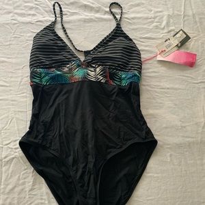 One piece baiting suit